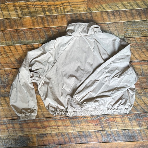 Offline by Aerie Cropped Nylon Windbreaker NWOT - Picture 5 of 6